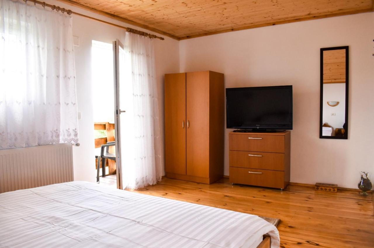 Villa Casa De Sub Hora à Zărneşti Extérieur photo