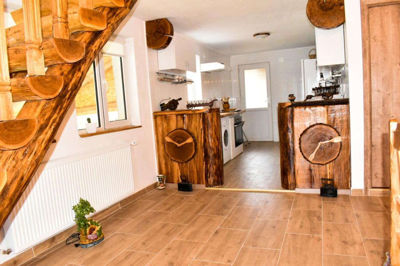 Villa Casa De Sub Hora à Zărneşti Extérieur photo