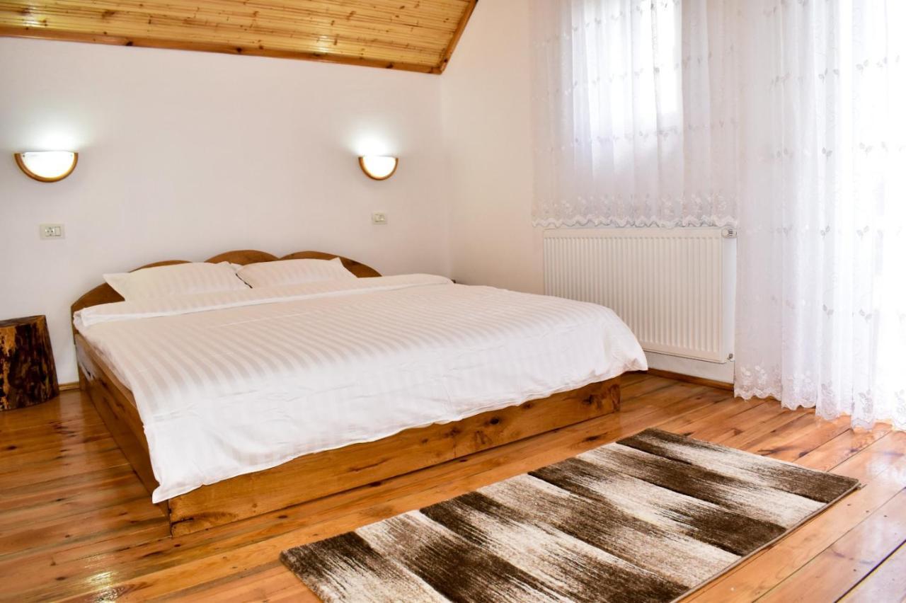 Villa Casa De Sub Hora à Zărneşti Extérieur photo