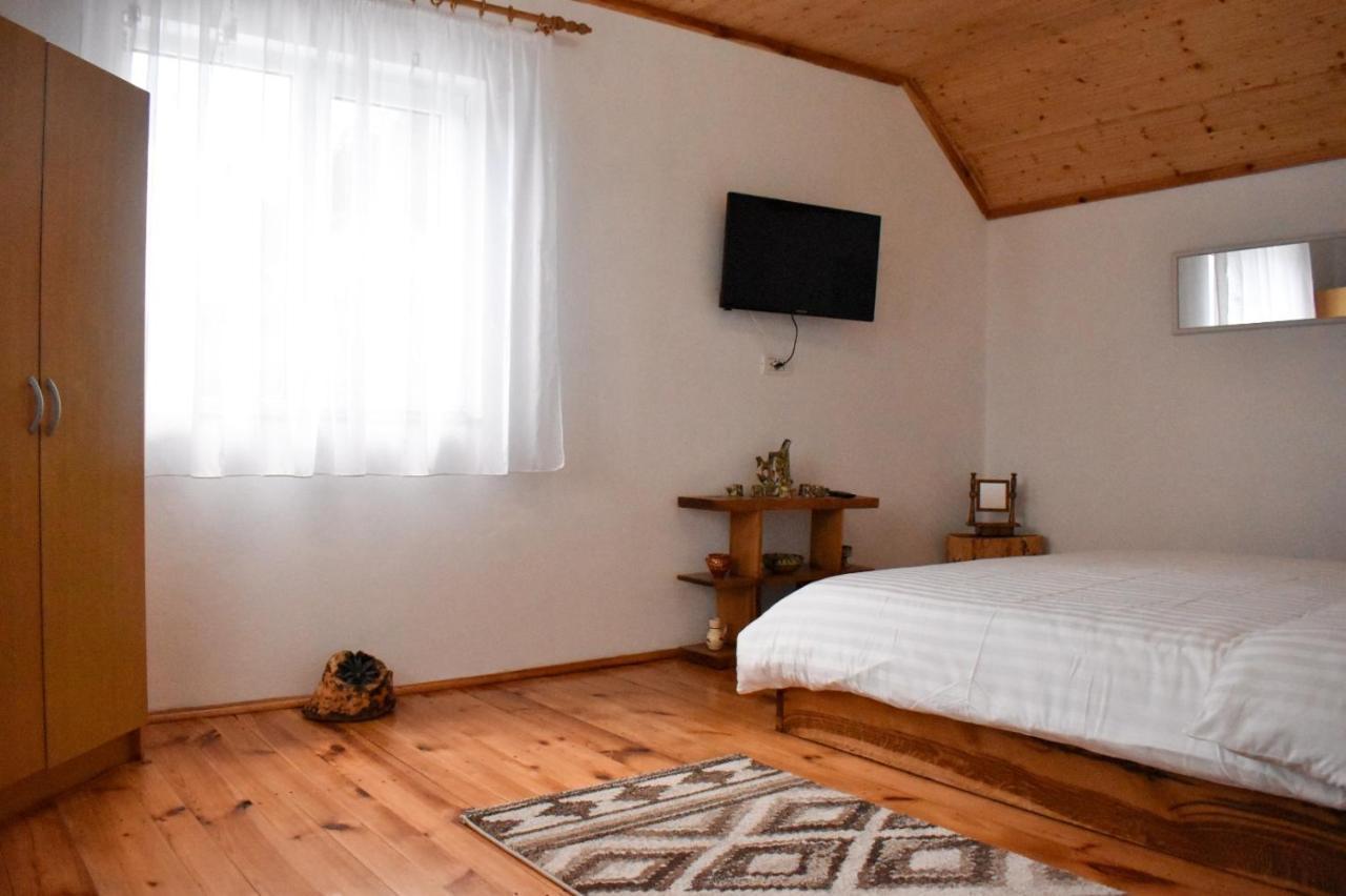 Villa Casa De Sub Hora à Zărneşti Extérieur photo