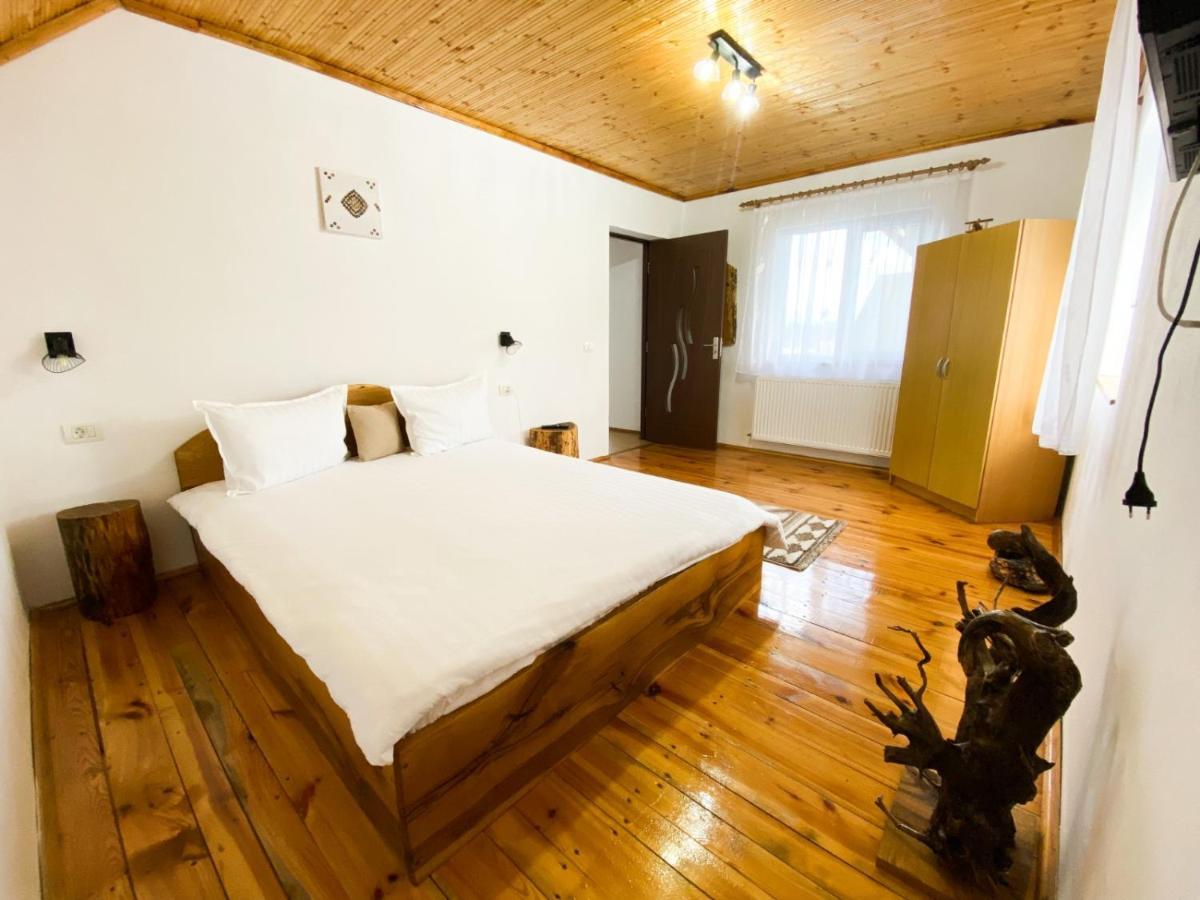 Villa Casa De Sub Hora à Zărneşti Extérieur photo