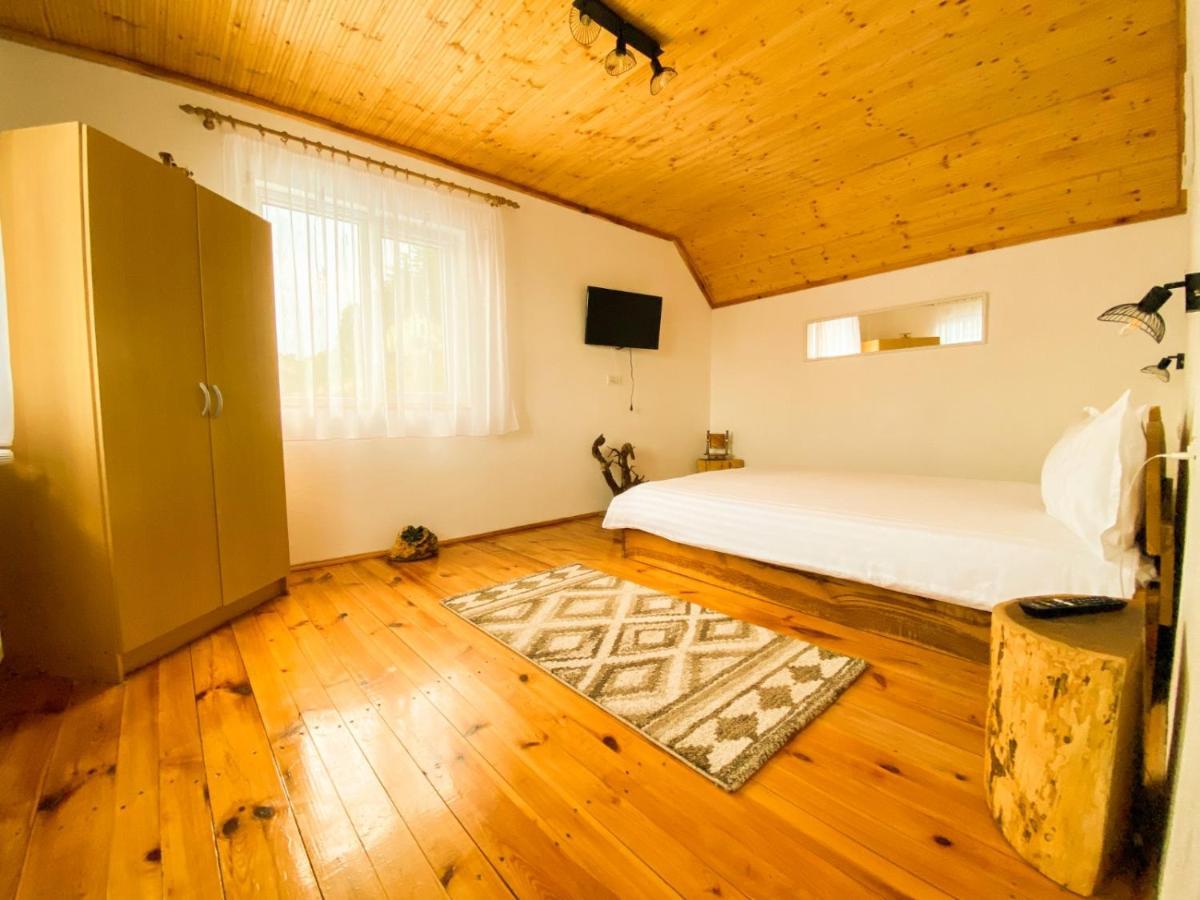 Villa Casa De Sub Hora à Zărneşti Extérieur photo