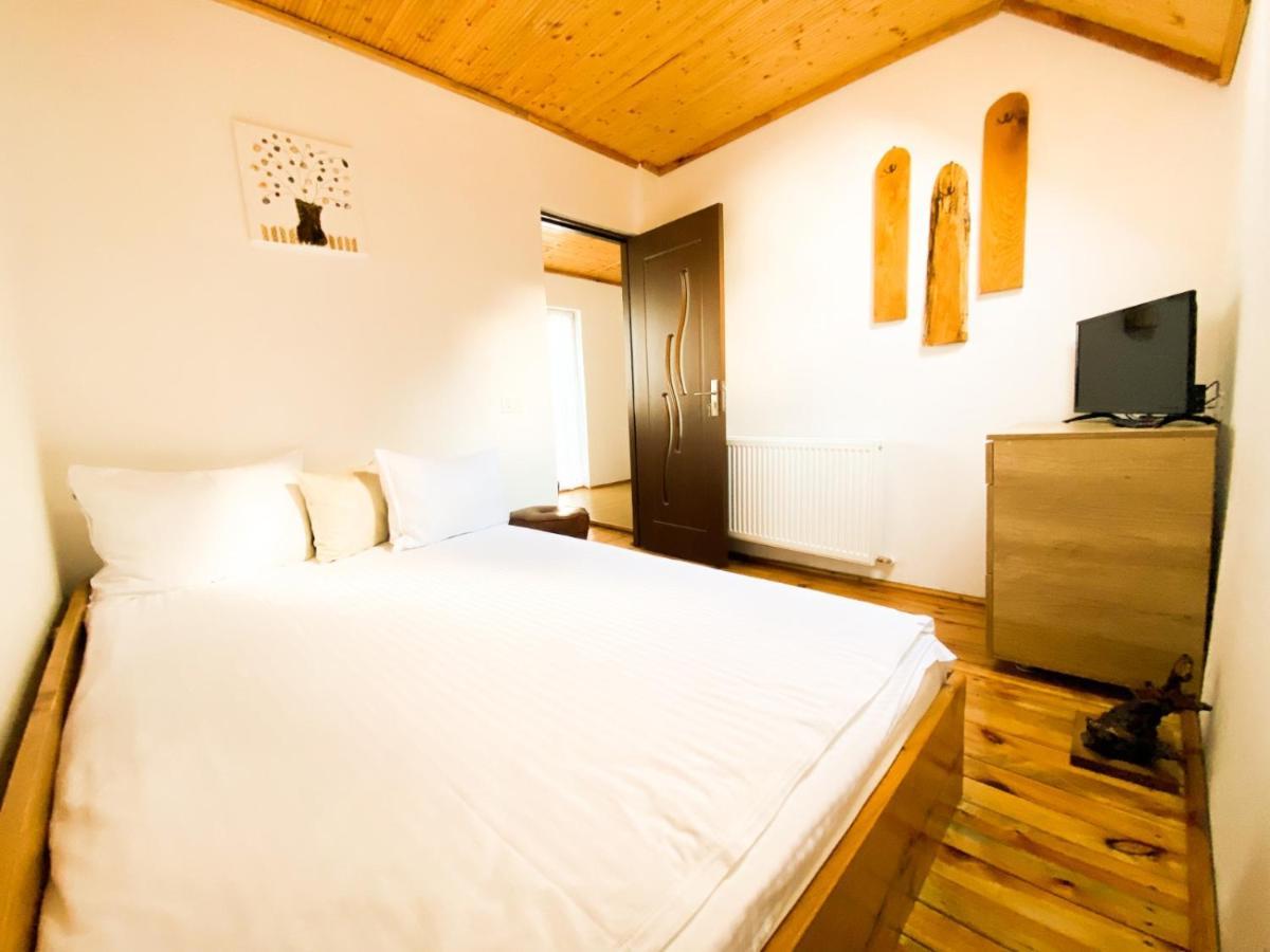 Villa Casa De Sub Hora à Zărneşti Extérieur photo