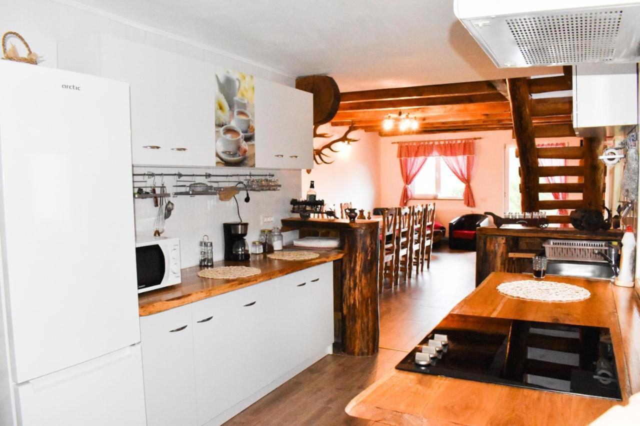 Villa Casa De Sub Hora à Zărneşti Extérieur photo