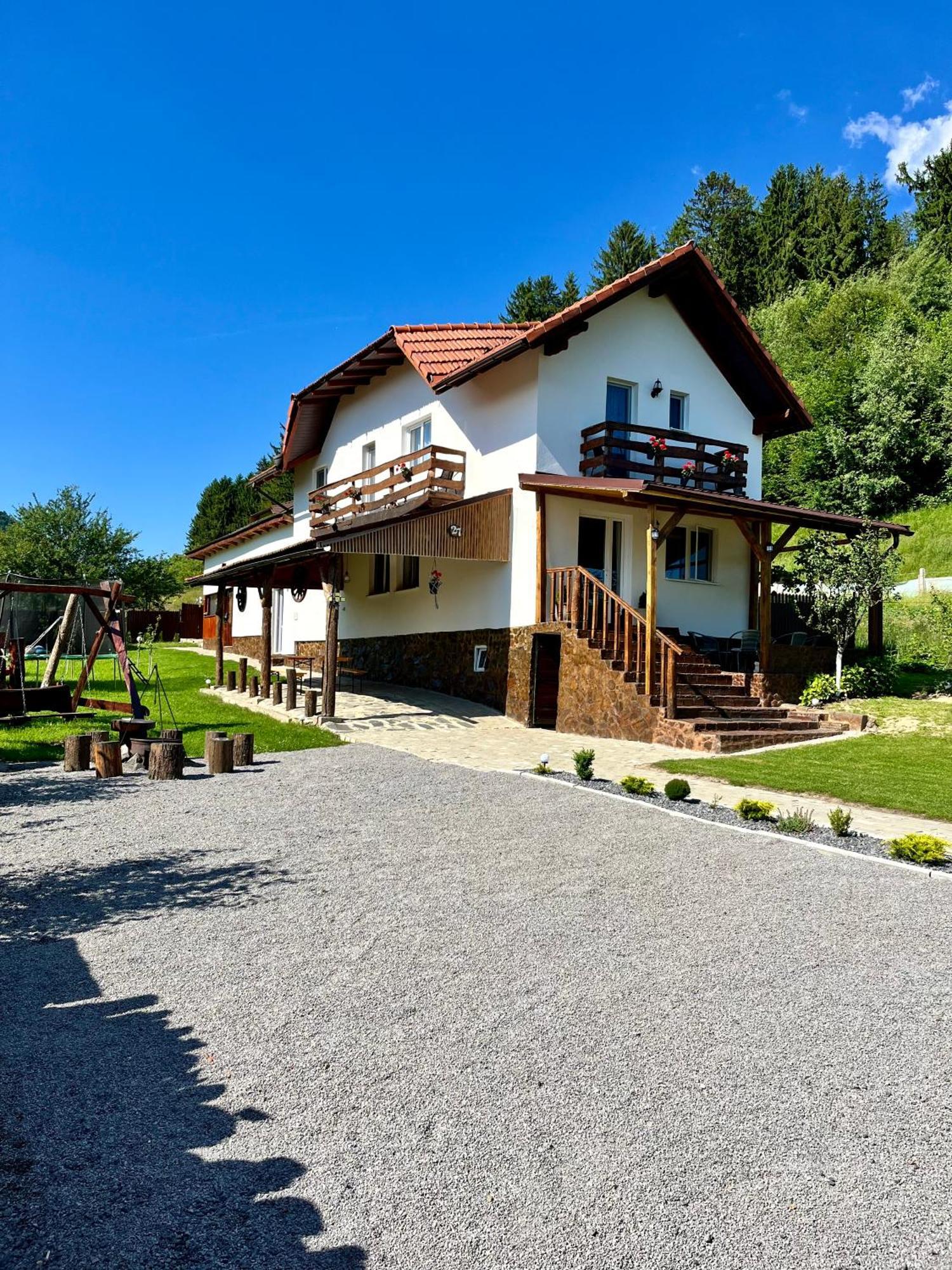 Villa Casa De Sub Hora à Zărneşti Extérieur photo