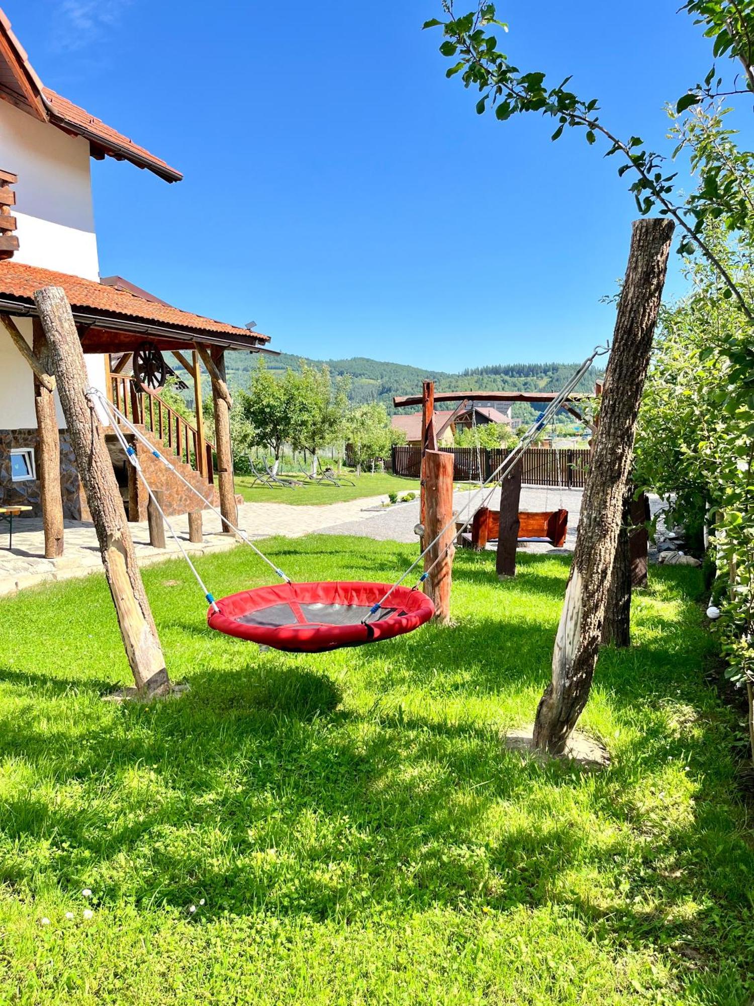 Villa Casa De Sub Hora à Zărneşti Extérieur photo
