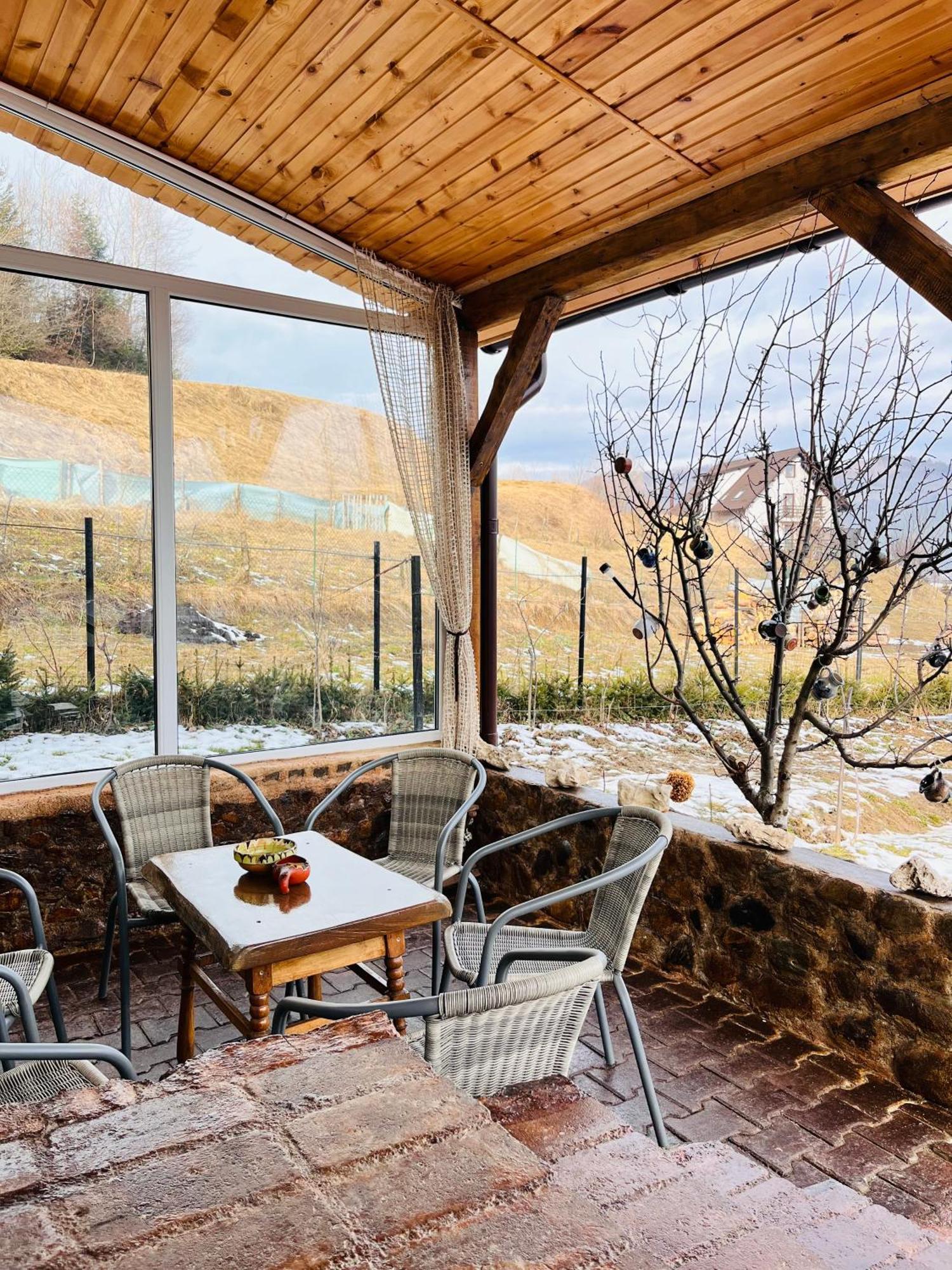 Villa Casa De Sub Hora à Zărneşti Extérieur photo