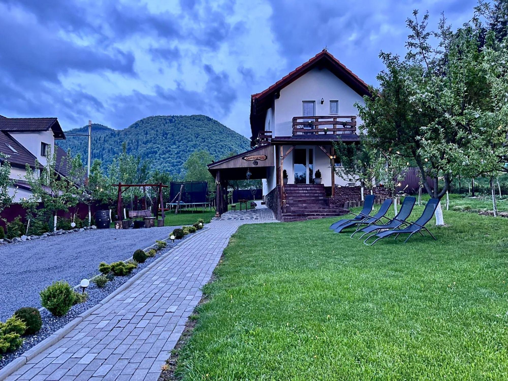 Villa Casa De Sub Hora à Zărneşti Extérieur photo