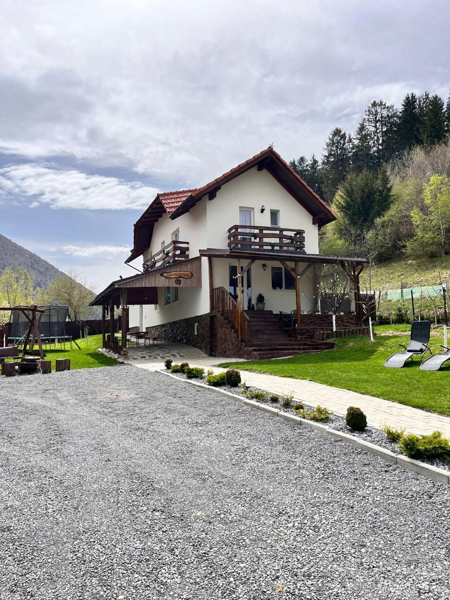 Villa Casa De Sub Hora à Zărneşti Extérieur photo